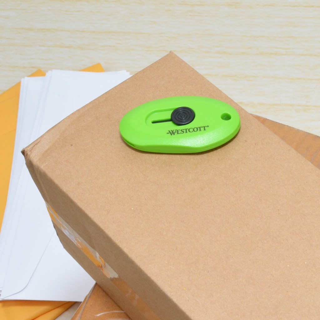 Westcott Compact Retractable Ceramic Box Opener